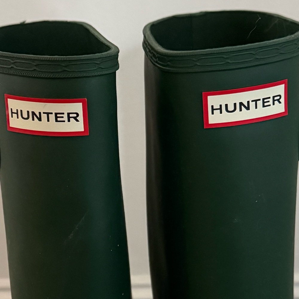 NWOT size 8 Hunter Green Waterproof Rain Boots - Picture 2 of 8